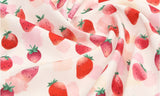 水彩画のイチゴ柄生地(韓国製、半ヤード単位)
