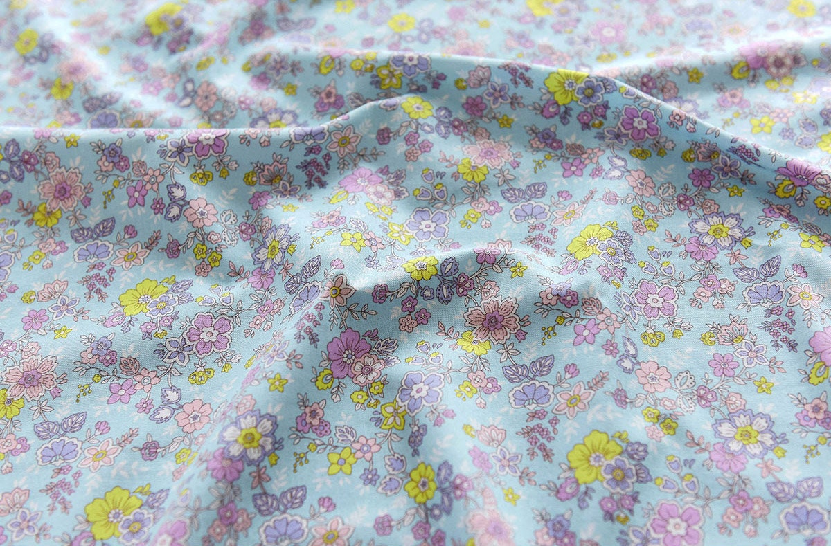 Wild flower Bouquet Flower Garden Floral patterned Fabric made in Korea by the Half Yard