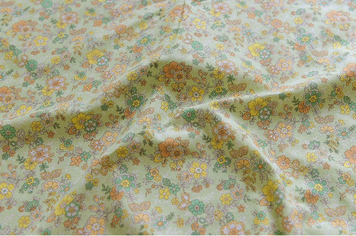 Wild flower Bouquet Flower Garden Floral patterned Fabric made in Korea by the Half Yard